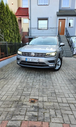 Volkswagen Tiguan cena 87000 przebieg: 123000, rok produkcji 2017 z Gdynia małe 79